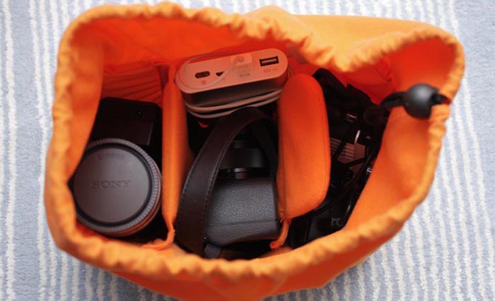 お気に入りの鞄にカメラとレンズを収納するならこれ！「エツミ インナーボックス」が使えます。
