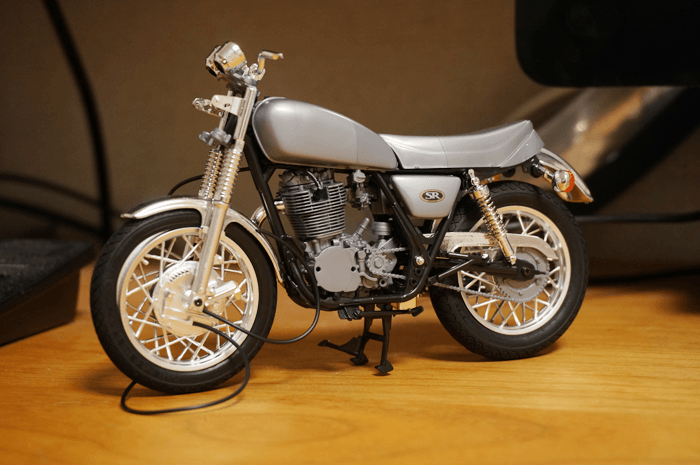 プラモデル製作記　「SR400」細かい作業は難しいね。