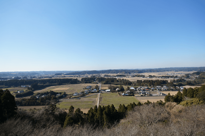 他人の目を気にして物欲の塊となる東京からの脱出計画。