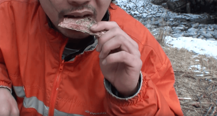 カメ五郎さんの動画をつまみにビーフジャーキーを食べるのが至福のひと時。