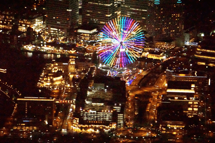 横浜の夜をヘリコプターで観光するスカイクルーズが幸せの10分でした。感想