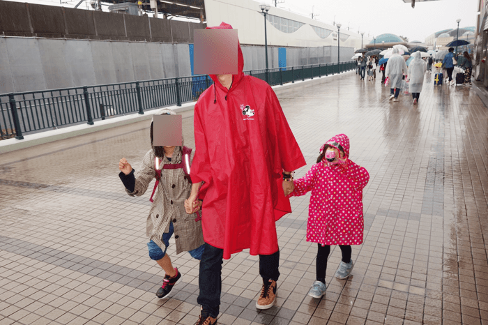 雨の日ディズニーはポンチョを着ると楽でした。感想