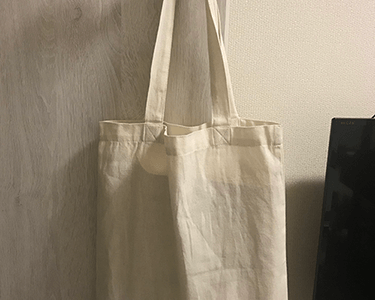 会社に行く為に激安トートバックを無印で買いました。レビュー